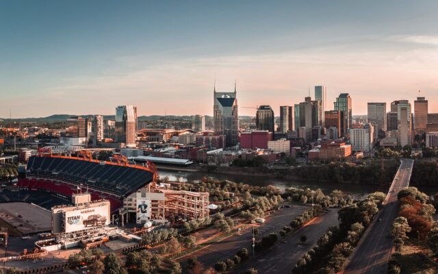 Nashville, Tennessee skcity skyline.